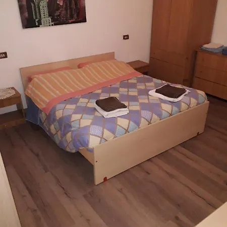 Δωμάτια σε οικογενειακή κατοικία Casa Pineta
